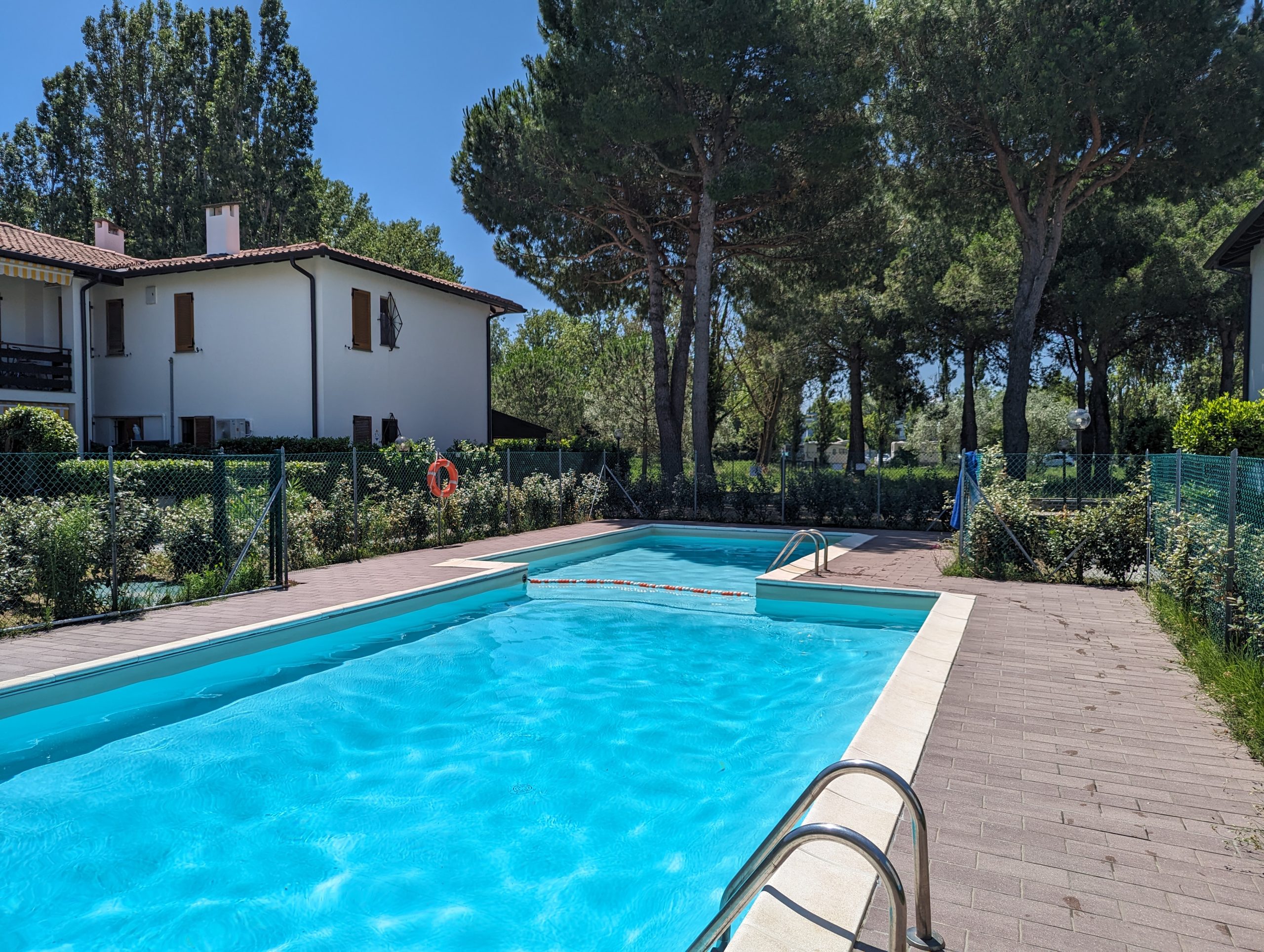 nido della rondine b&b swimming pool